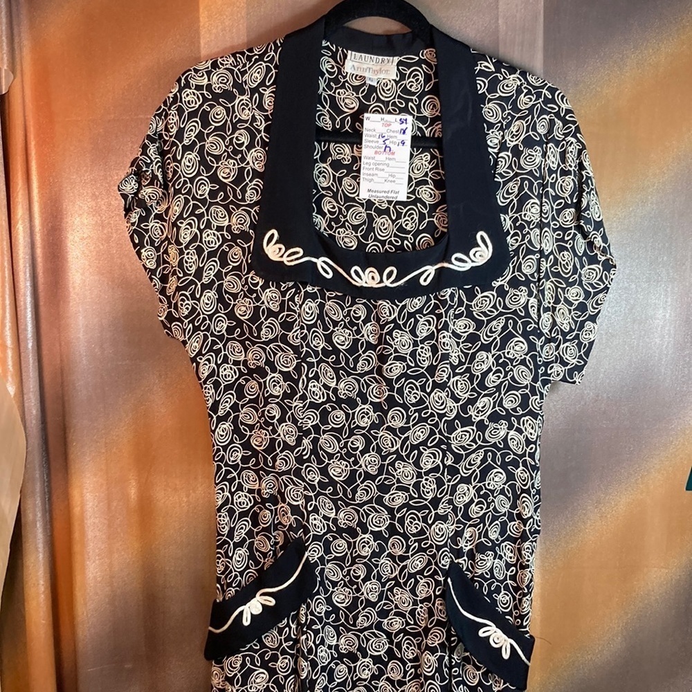 Laundry by Ann Taylor. Black and cream 20’s style long dress. 36” chest. 123